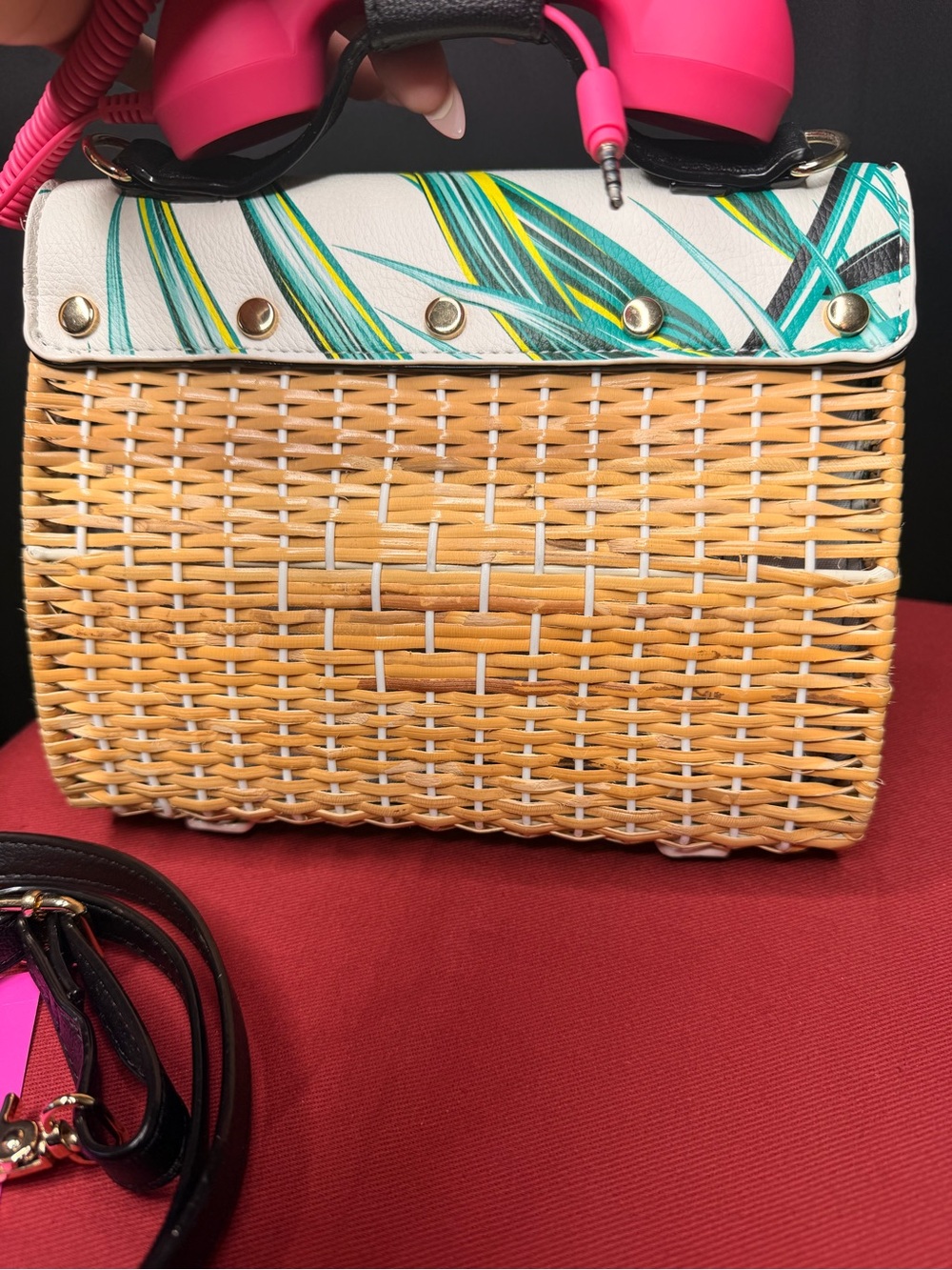 🤩 Adorable Betsey Johnson Pink Phone Dial Wicker Crossbody with Teal Leaf Flap - Picture 7 of 10